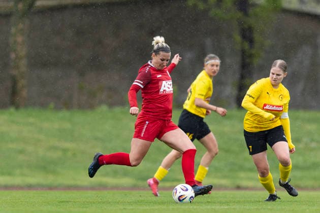 Regionalliga Nordost Frauen 1 FFV Erfurt vs 1 FFC Fortuna Dresden Erfurt 19 04 2026 Mandy Uhl 18 1 FFV Erfurt vs Francine Schleif 7 1 FFC Fortuna Dresden Regionalliga Nordost Frauen 1 FFV Erfurt vs 1 FFC Fortuna Dresden Sportforum Johannesplatz Erfurt 19 04 2026 Copyright: xBEAUTIFULxSPORTS Duehringx