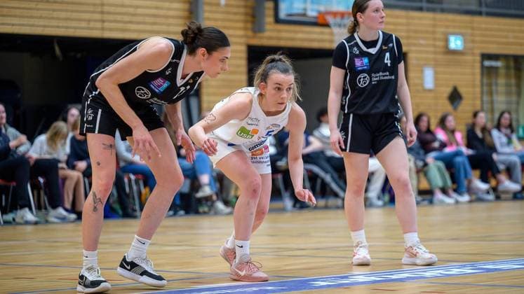 Bochum VfL VIACTIV AstroLadies Bochum Falcons Bad Homburg FOR EDITORIAL PURPOSES ONLY EDITORIAL USE ONLY p Kaja Scheller 5, VfL VIACTIV AstroLadies Bochum in the match VfL VIACTIV AstroLadies Bochum white against Falcons Bad Homburg black on Sunday, April 19, 2026, at the Rundsporthalle in Bochum Bochum Copyright UwexErnst Copyright: UwexErnst doc85horybdvsnqzp6z23mw ,EDITORIAL USE ONLY Copyright: UwexErnst