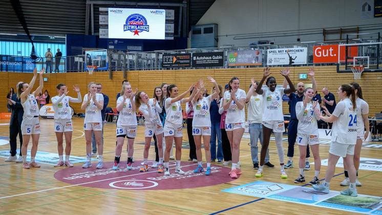Bochum VfL VIACTIV AstroLadies Bochum Falcons Bad Homburg FOR EDITORIAL PURPOSES ONLY p In the game VfL VIACTIV AstroLadies Bochum white against Falcons Bad Homburg black on Sunday, April 19, 2026, in the Rundsporthalle in Bochum Bochum Copyright UwexErnst Copyright: UwexErnst doc85horta76rc1nh9wj23vq ,EDITORIAL USE ONLY Copyright: UwexErnst