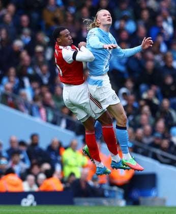 Erling Haaland of Manchester City and Gabriel of Arsenal Manchester City v Arsenal, Premier League, Football, Etihad Stadium, Manchester, UK - 19 Apr 2026Manchester Etihad Stadium United Kingdom EDITORIAL USE ONLY No use with unauthorised audio, video, data, fixture lists, club league logos or live services. Online in-match use limited to 120 images, no video emulation. No use in betting, games or single club league player publications. Copyright: xMattxWest Shutterstockx 16836204ch