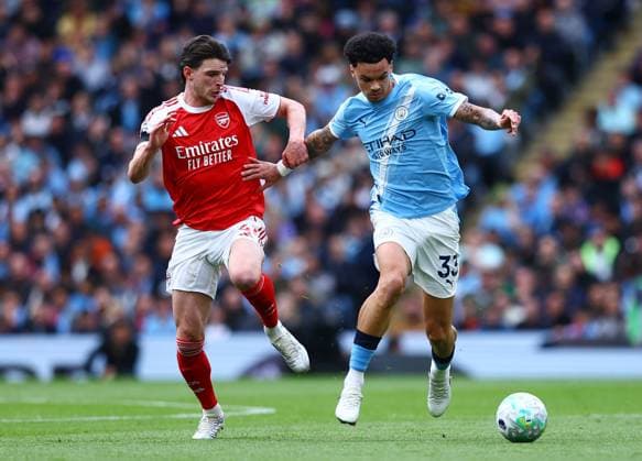 Nico O Reilly of Manchester City and Declan Rice of Arsenal Manchester City v Arsenal, Premier League, Football, Etihad Stadium, Manchester, UK - 19 Apr 2026Manchester Etihad Stadium United Kingdom EDITORIAL USE ONLY No use with unauthorised audio, video, data, fixture lists, club league logos or live services. Online in-match use limited to 120 images, no video emulation. No use in betting, games or single club league player publications. Copyright: xMattxWest Shutterstockx 16836204cd