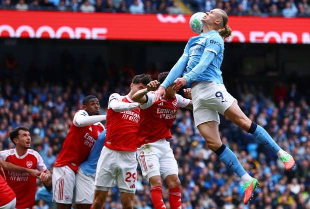 Erling Haaland of Manchester City Manchester City v Arsenal, Premier League, Football, Etihad Stadium, Manchester, UK - 19 Apr 2026Manchester Etihad Stadium United Kingdom EDITORIAL USE ONLY No use with unauthorised audio, video, data, fixture lists, club league logos or live services. Online in-match use limited to 120 images, no video emulation. No use in betting, games or single club league player publications. Copyright: xMattxWest Shutterstockx 16836204di