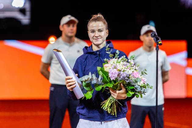 19 04 26 Porsche Tennis Grand Prix Stuttgart Germany, Stuttgart, 19 04 2026, Tennis, Porsche Tennis Grand Prix Stuttgart Karolina Muchova Czech Republic , with trophy, cheering