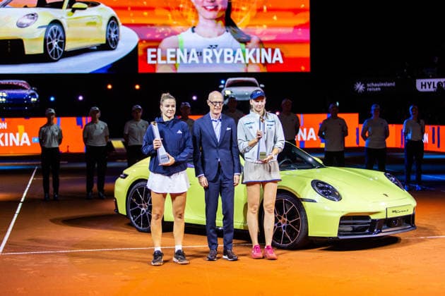 19 04 26 Porsche Tennis Grand Prix Stuttgart Germany, Stuttgart, 19 04 2026, Tennis, Porsche Tennis Grand Prix Stuttgart v l Karolina Muchova Czech Republic , Michael Leiters CEO Porsche , Elena Rybakina Kazakhstan