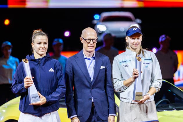 19 04 26 Porsche Tennis Grand Prix Stuttgart Germany, Stuttgart, 19 04 2026, Tennis, Porsche Tennis Grand Prix Stuttgart v l Karolina Muchova Czech Republic , Michael Leiters CEO Porsche , Elena Rybakina Kazakhstan