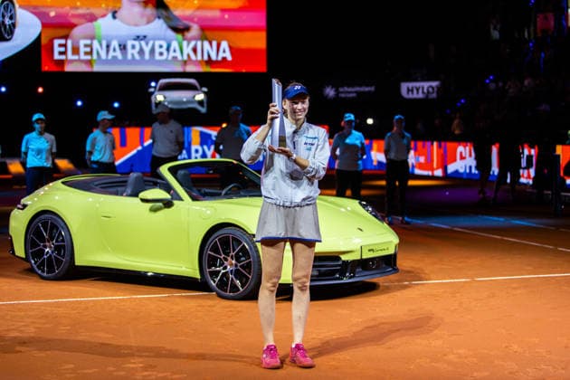 19 04 26 Porsche Tennis Grand Prix Stuttgart Germany, Stuttgart, 19 04 2026, Tennis, Porsche Tennis Grand Prix Stuttgart Elena Rybakina Kazakhstan, cheering, with trophy
