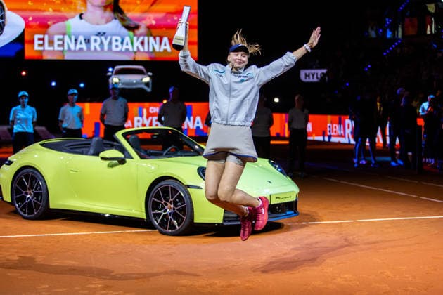19 04 26 Porsche Tennis Grand Prix Stuttgart Germany, Stuttgart, 19 04 2026, Tennis, Porsche Tennis Grand Prix Stuttgart Elena Rybakina Kazakhstan, cheering, with trophy