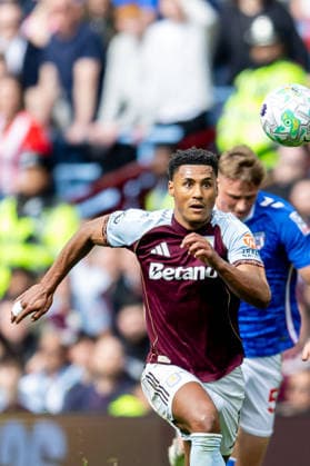 Aston Villa v Sunderland, Premier League Aston Villa forward Ollie Watkins (11) chases ball during the Premier League match between Aston Villa and Sunderland at Villa Park, Birmingham, UK on 19 April 2026. Birmingham Villa Park West Midlands UK Editorial use only DataCo restrictions apply See www.football-dataco.com , Copyright: xManjitxNarotrax PSI-24107-0081
