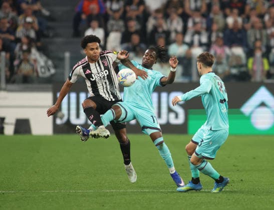 CALCIO - Serie A - Juventus FC vs Bologna FC Weston McKennie of Juventus FC and Jonathan Rowe of Bologna during the Italian Serie A, football match between Juventus FC and Bologna FC on 19 April 2026, at Allianz Stadium Turin, Italy. Photo Nderim Kaceli Turin Italy  Copyright: xIPAxSport ABACAx