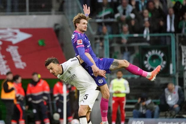 Fussball, 1.BL Saison 2025 2026 Borussia Mönchengladbach vs 1.FSV Mainz 05 , 19.04.2026, Stadion im Borussia Park Mönchengladbach, Harry Tabakovic Borussia Mönchengladbach , Stefn Posch, 1.FSV Mainz 05 *** Soccer, 1 BL Season 2025 2026 Borussia Mönchengladbach vs 1 FSV Mainz 05 , 19 04 2026, Stadion im Borussia Park Mönchengladbach, Harry Tabakovic Borussia Mönchengladbach , Stefn Posch, 1 FSV Mainz 05