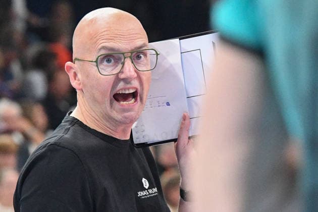 Christophe Achten Head Coach Powervolleys Düren facial expression, strong facial expression, emotion, 19 04 2026, Düren Germany , Volleyball, 1 Bundesliga Men, Semi-final playoff, SWD Powervolleys Düren SVG Lüneburg xmhx