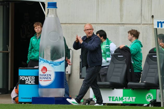 Fürth, Germany 19 April 2026 2 Bundesliga 30 Matchday SpVgg Greuther Fürth vs SV Darmstadt 98 In the picture Coach Heiko Vogel Greuther Fürth DFL regulations prohibit any use of photographs as image sequences and or quasi video Copyright: HMBxMedia MadeleinexFantini