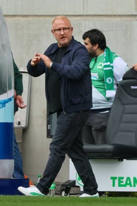 Fürth, Germany 19 April 2026 2 Bundesliga 30 Matchday SpVgg Greuther Fürth vs SV Darmstadt 98 In the picture Coach Heiko Vogel Greuther Fürth DFL regulations prohibit any use of photographs as image sequences and or quasi video Copyright: HMBxMedia MadeleinexFantini