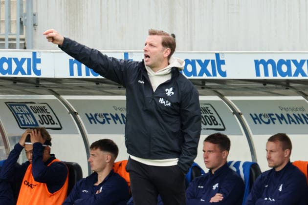 Fürth, Germany 19 April 2026 2 Bundesliga 30 Matchday SpVgg Greuther Fürth vs SV Darmstadt 98 In the picture Coach Florian Kohfeldt SV Darmstadt DFL regulations prohibit any use of photographs as image sequences and or quasi video Copyright: HMBxMedia MadeleinexFantini