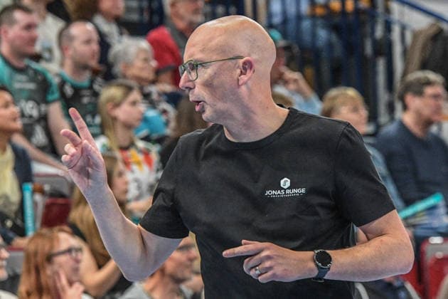 Christophe Achten Head Coach Powervolleys Düren gives instructions, gesticulates, gesticulate with arms, gives instructions, gesticulate, 19 04 2026, Düren Germany , Volleyball, 1 Bundesliga Men, Semifinal Playoff, SWD Powervolleys Düren SVG Lüneburg xmhx