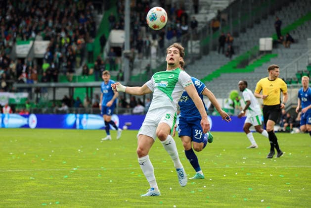 Fürth, Germany 19 April 2026 2 Bundesliga 30 Matchday SpVgg Greuther Fürth vs SV Darmstadt 98 In the picture from left in a duel Reno Münz Muenz Greuther Fürth and Killian Corredor SV Darmstadt DFL regulations prohibit any use of photographs as image sequences and or quasi video Copyright: HMBxMedia MadeleinexFantini