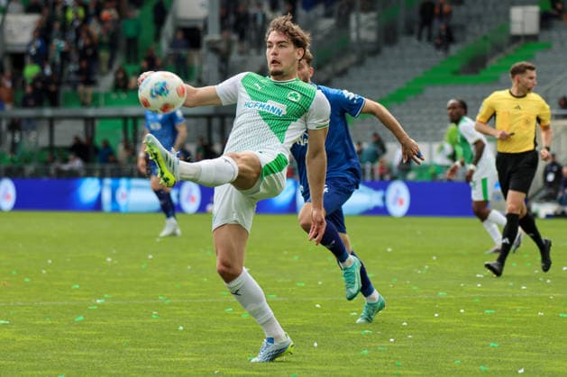 Fürth, Germany 19 April 2026 2 Bundesliga 30 Matchday SpVgg Greuther Fürth vs SV Darmstadt 98 In the picture from left in a duel Reno Münz Muenz Greuther Fürth and Killian Corredor SV Darmstadt DFL regulations prohibit any use of photographs as image sequences and or quasi video Copyright: HMBxMedia MadeleinexFantini