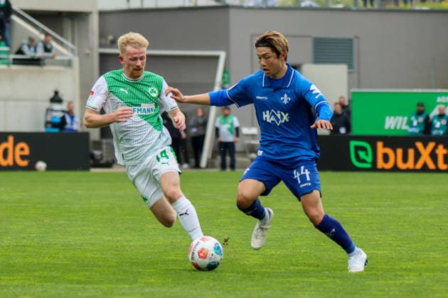 Fürth, Germany 19 April 2026 2 Bundesliga 30 Matchday SpVgg Greuther Fürth vs SV Darmstadt 98 In the picture from left in a duel Jomaine Consbruch Greuther Fürth and Yosuke Furukawa SV Darmstadt DFL regulations prohibit any use of photographs as image sequences and or quasi video Copyright: HMBxMedia MadeleinexFantini