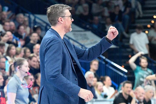 Stefan Hübner coach SVG Lüneburg clenches a fist, gesture, gesture, confident, optimitstic, action, action, , 19 04 2026, Düren Germany , Volleyball, 1 Bundesliga men, semi-final playoff, SWD Powervolleys Düren SVG Lüneburg xmhx