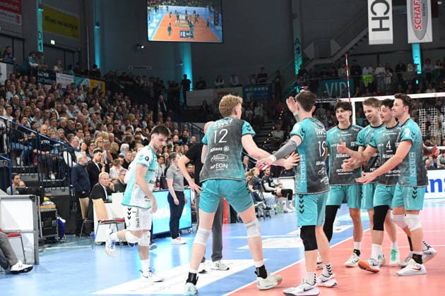 The players of the Powervolleys Düren, celebrate a point, celebrate the point, celebration, action, action , 19 04 2026, Düren Germany , Volleyball, 1 Bundesliga Men, Semifinal Playoff, SWD Powervolleys Düren SVG Lüneburg xmhx
