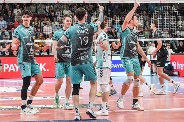The players of the Powervolleys Düren, celebrate a point, celebrate the point, celebration, action, action , 19 04 2026, Düren Germany , Volleyball, 1 Bundesliga Men, Semifinal Playoff, SWD Powervolleys Düren SVG Lüneburg xmhx
