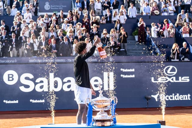 April 19, 2026, Barcelona, Spain: Arthur Fils (FRA) holds the trophy after winning the Barcelona Open Banc Sabadell tournament. Final of the Barcelona Open Banc Sabadell tennis tournament between Arthur Fils (FRA) and Andrey Rublev (RUS), winning Arthur Fils 6-2 and 7-6 Final Of The Barcelona Open Banc Sabadell Tennis Tournament In Barcelona, Spain - 19 Apr 2026  - ZUMAs197 20260419_aaa_s197_047 Copyright: xRicardxNovellax