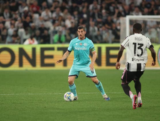CALCIO - Serie A - Juventus FC vs Bologna FC Remo Freuler of Bologna during the Italian Serie A, football match between Juventus FC and Bologna FC on 19 April 2026, at Allianz Stadium Turin, Italy. Photo Nderim Kaceli Turin Italy  Copyright: xIPAxSport ABACAx