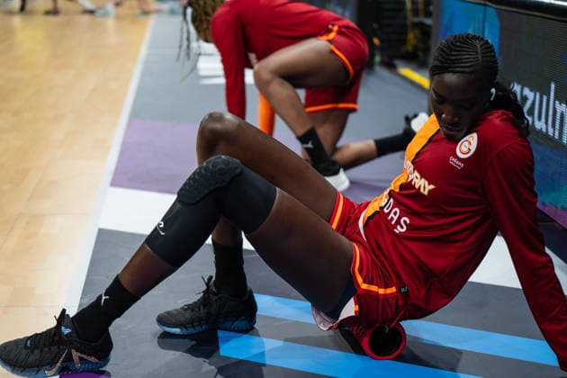 Zaragoza, Spain. 19 April 2026. Awak Kuier (Galatasaray) warms up before the EuroLeague Women Final Six 2026 Final game against Fenerbahce Zaragoza Zaragoza Spain Copyright: xNanoxCalvox NN-EuroleagueFinal-C-1