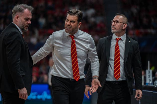 Zaragoza, Spain. 19 April 2026. Coach Hasan FÄ±rat Okul (Galatasaray) during EuroLeague Women Final Six 2026 Final game between Fenerbahce and Galatasaray Zaragoza Zaragoza Spain Copyright: xNanoxCalvox NN-EuroleagueFinal-C-106