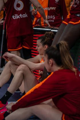 Zaragoza, Spain. 19 April 2026. Galatasaray players right after their loss during EuroLeague Women Final Six 2026 Final game against Fenerbahce Zaragoza Zaragoza Spain Copyright: xNanoxCalvox NN-EuroleagueFinal-C-159
