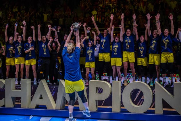Zaragoza, Spain. 19 April 2026. The Fenerbahce players celebrate their victory against Galatasaray in the EuroLeague Women Final Six 2026 Zaragoza Zaragoza Spain Copyright: xNanoxCalvox NN-EuroleagueFinal-C-178