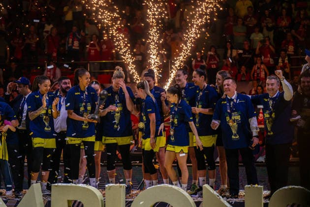 Zaragoza, Spain. 19 April 2026. The Fenerbahce players celebrate their victory against Galatasaray in the EuroLeague Women Final Six 2026 Zaragoza Zaragoza Spain Copyright: xNanoxCalvox NN-EuroleagueFinal-C-184