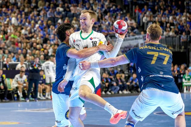 19 04 2026, xsscx, Handball, DHB Pokal Lidl Final4, Final, Füchse Berlin Bergischer HC, Season 2025 2026 Men, Lanxess Arena, Cologne Belal Ibrahim Massoud Bergischer HC 20 in duel against Mathias Gidsel Füchse Berlin 19 Photo xSandraxScherningxPressefotoKochx North Rhine-Westphalia Germany