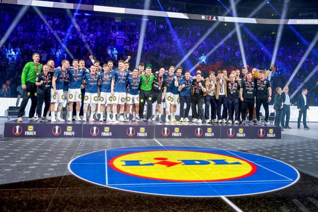 19 04 2026, xsscx, Handball, DHB Pokal Lidl Final4, Final, Füchse Berlin Bergischer HC, Season 2025 2026 Men, Lanxess Arena, Cologne The Bergischer HC team celebrates second place in the DHB Pokal Photo xSandraxScherningxPressefotoKochx North Rhine-Westphalia Germany