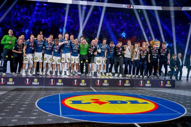 19 04 2026, xsscx, Handball, DHB Pokal Lidl Final4, Final, Füchse Berlin Bergischer HC, Season 2025 2026 Men, Lanxess Arena, Cologne The Bergischer HC team celebrates second place in the DHB Pokal Photo xSandraxScherningxPressefotoKochx North Rhine-Westphalia Germany