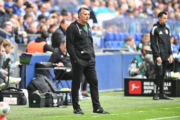 Trainer Alois SCHWARTZ (MS) beobachtet das Spiel Fussball 2. Bundesliga, 30. Spieltag, FC Schalke 04 (GE) - Preussen Muenster 4-1 am 19.04.2026 in Gelsenkirchen Deutschland. DFL regulations prohibit any use of photographs as image sequences and or quasi-video Â *** Coach Alois SCHWARTZ MS watches the match Soccer 2 Bundesliga, Matchday 30, FC Schalke 04 GE Preussen Muenster 4 1 on 19 04 2026 in Gelsenkirchen Germany DFL regulations prohibit any use of photographs as image sequences and or quasi video Â