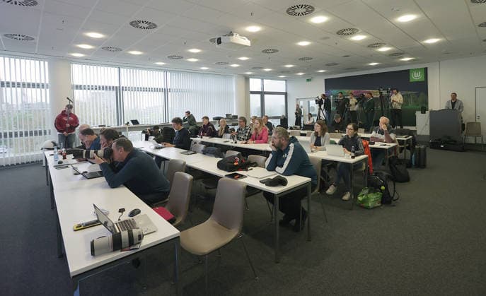fully occupied press room Football, Women, Season 2025 2026, 1 Liga, Google Women Bundesliga, VfL Wolfsburg , Press conference with Alexandra Popp VfL Wolfsburg DFL REGULATIONS PROHIBIT ANY USE OF PHOTOGRAPHS AS IMAGE SEQUENCES AND OR QUASI VIDEO