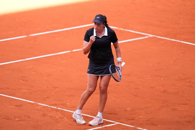 April 20, 2026, Madrid, Madrid, Spain: Ruth Roura Llaverias of Spain celebrates the point against Dominika Salkova of Czech Republic during the Mutua Madrid Open 2026, ATP, Tennis Herren Masters 1000 and WTA, Tennis Damen 1000, at La Caja Magica on April 20, 2026 in Madrid, Spain. Madrid Spain - ZUMAa181 20260420_zaa_a181_017 Copyright: xDennisxAgyemanx