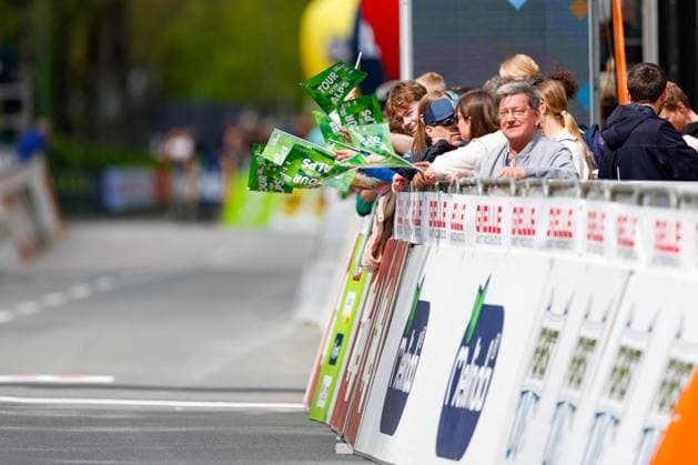 CYCLING - Tour of the Alps 2026 INNSBRUCK,AUSTRIA,20.APR.26 - CYCLING - Tour of the Alps, stage 1, Innsbruck - Innsbruck. Image shows fans.  GEPAxpictures xMarkoxVulic