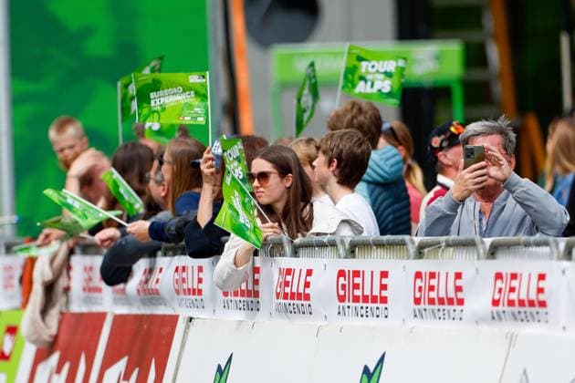 CYCLING - Tour of the Alps 2026 INNSBRUCK,AUSTRIA,20.APR.26 - CYCLING - Tour of the Alps, stage 1, Innsbruck - Innsbruck. Image shows fans.  GEPAxpictures xMarkoxVulic
