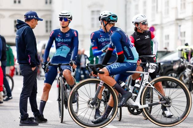 CYCLING - Tour of the Alps 2026 INNSBRUCK,AUSTRIA,20.APR.26 - CYCLING - Tour of the Alps, stage 1, Innsbruck - Innsbruck. Image shows Luca Cretti (ITA MBH BANK CSB TELECOM FORT) and Diego Bracalente (ITA MBH BANK CSB TELECOM FORT).  GEPAxpictures xMarkoxVulic