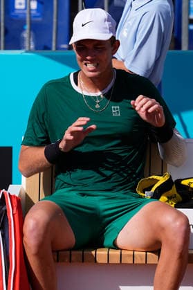 April 20, 2026, Madrid, Madrid, Spain: Martin Damm of USA reacts against Andrea Pellegrino of Italy during the Mutua Madrid Open 2026, ATP, Tennis Herren Masters 1000 and WTA, Tennis Damen 1000, at La Caja Magica on April 20, 2026 in Madrid, Spain. Mutua Madrid Open 2026 - Day 1 - ZUMAa181 20260420_zaa_a181_084 Copyright: xDennisxAgyemanx