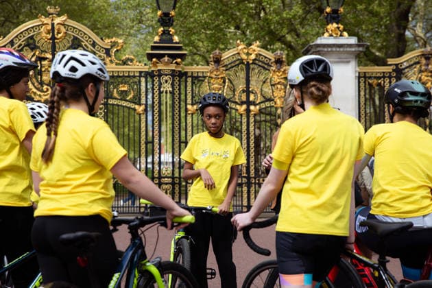 Tour de France 2027 Grand Depart Route Reveal Picture by Charlie Forgham-Bailey SWpix.com - 20 04 2026 - Cycling - Tour de France Femmes avec Zwift 2027 Grand Depart Route Reveal - Canada Gate, London, England - Children from Let™s get active Copyright: x xSWpix.comx(t axPhotographyxHubxLtd)xCharliexForgham-Bailey SWpix.comx SWP-3030-12910