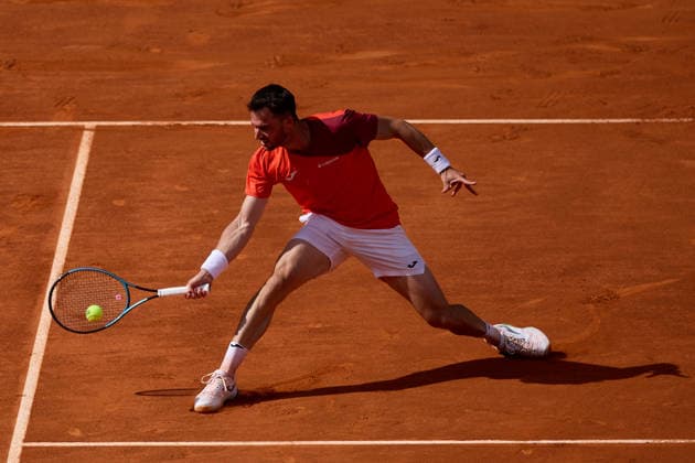 Mutua Madrid Open - Day One Pedro Martinez Portero of Spain plays a forehand against Adolfo Daniel Vallejo of Paraguay during the Men s Singles First Round Qualifying match on day one of the Mutua Madrid Open at Caja Magica on April 20, 2026, in Madrid, Spain. Madrid Caja Magica Madrid Spain RL_MMO2K26_000003 Copyright: xRicardoxLarreinax