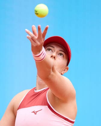 Mutua Madrid Open - Day One Dalma Galfi of Hungary serves against Leyre Romero Gormaz of Spain during the Girl™s Singles First Round Qualifying match on day one of the Mutua Madrid Open at Caja Magica on April 20, 2026, in Madrid, Spain. Madrid Caja Magica Madrid Spain RL_MMO2K26_000040 Copyright: xRicardoxLarreinax