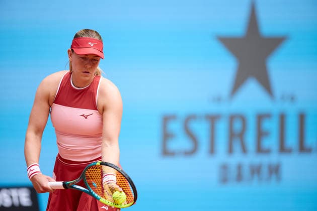Mutua Madrid Open - Day One Dalma Galfi of Hungary serves against Leyre Romero Gormaz of Spain during the Girl™s Singles First Round Qualifying match on day one of the Mutua Madrid Open at Caja Magica on April 20, 2026, in Madrid, Spain. Madrid Caja Magica Madrid Spain RL_MMO2K26_000041 Copyright: xRicardoxLarreinax
