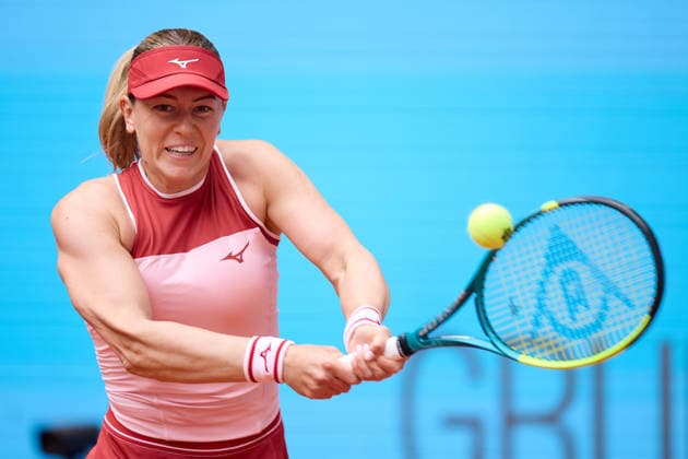 Mutua Madrid Open - Day One Dalma Galfi of Hungary plays a backhand against Leyre Romero Gormaz of Spain during the GirlÕs Singles First Round Qualifying match on day one of the Mutua Madrid Open at Caja Magica on April 20, 2026, in Madrid, Spain. Madrid Caja Magica Madrid Spain RL_MMO2K26_000044 Copyright: xRicardoxLarreinax