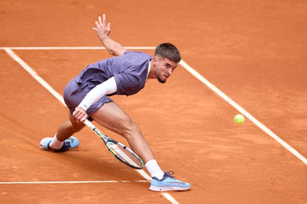 Mutua Madrid Open - Day One Dino Prizmic of Croatia plays a backhand against Christopher OÕConnell of Australia during the MenÕs Singles First Round Qualifying match on day one of the Mutua Madrid Open at Caja Magica on April 20, 2026, in Madrid, Spain. Madrid Caja Magica Madrid Spain RL_MMO2K26_000092 Copyright: xRicardoxLarreinax