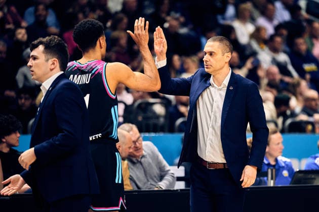 Marko Stankovic Telekom Baskets Bonn, Head Coach , Joel Aminu Telekom Baskets Bonn, 21 , GER, ALBA Berlin vs Telekom Baskets Bonn, Basketball Men, easy Credit BBL, Season 2025 2026, Matchday 30, 20 04 2026 GER, ALBA Berlin vs Telekom Baskets Bonn, Basketball Men, easy Credit BBL, Season 2025 2026, Matchday 30, 20 04 2026 Berlin Copyright: xClaudiusxRauch,xEibner-Pressefotox xClaudiusxRauchx EP_CRH