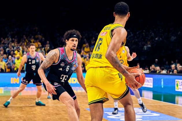 Michael Kessens Telekom Baskets Bonn, 06 , Norris Agbakoko Alba Berlin, 17 , GER, ALBA Berlin vs Telekom Baskets Bonn, Basketball Men, easy Credit BBL, Season 2025 2026, Matchday 30, 20 04 2026 GER, ALBA Berlin vs Telekom Baskets Bonn, Basketball Men, easy Credit BBL, Season 2025 2026, Matchday 30, 20 04 2026 Berlin Copyright: xClaudiusxRauch,xEibner-Pressefotox xClaudiusxRauchx EP_CRH